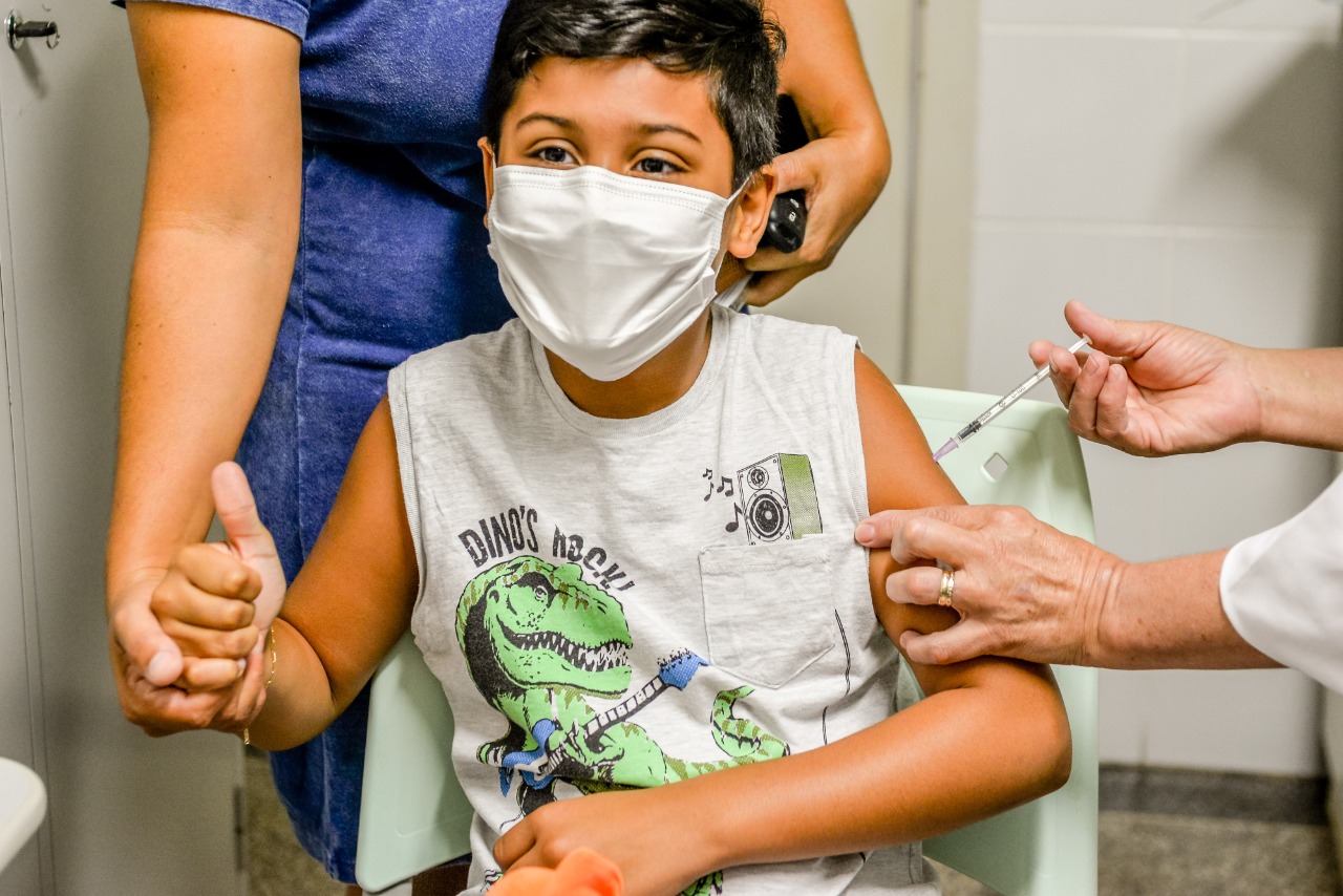Acelerar vacinação infantil contra Covid-19 evitaria 3 mil mortes, diz estudo